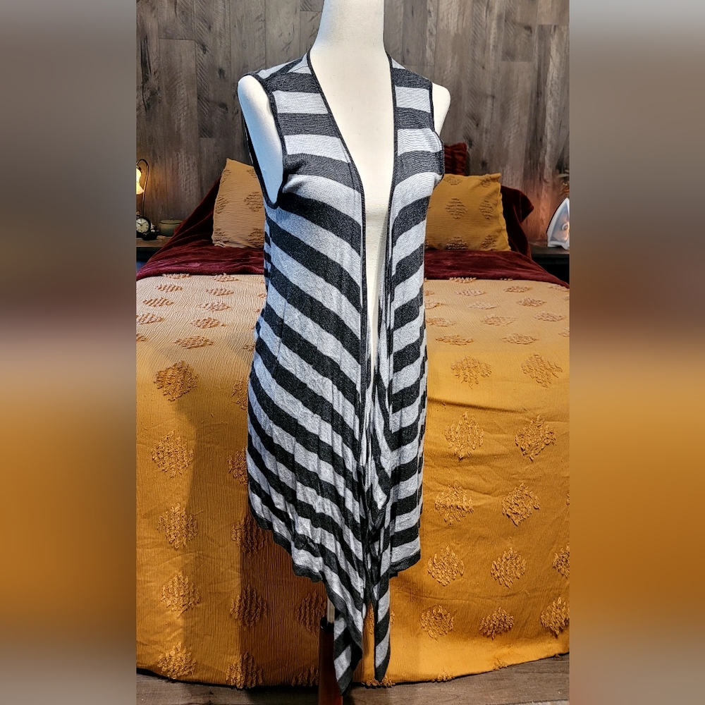 Coldwater Creek Gray Striped Vest – Size Small (6-8)